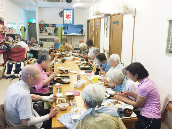 名古屋市の介護施設様のお食事の様子